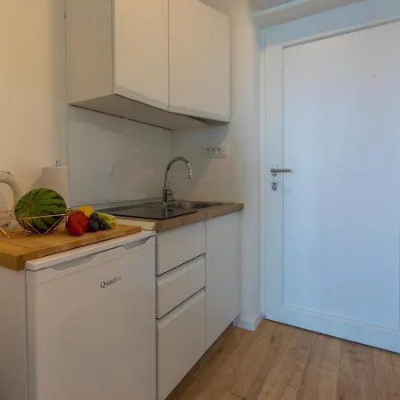 Apartment Nirvana 1 *